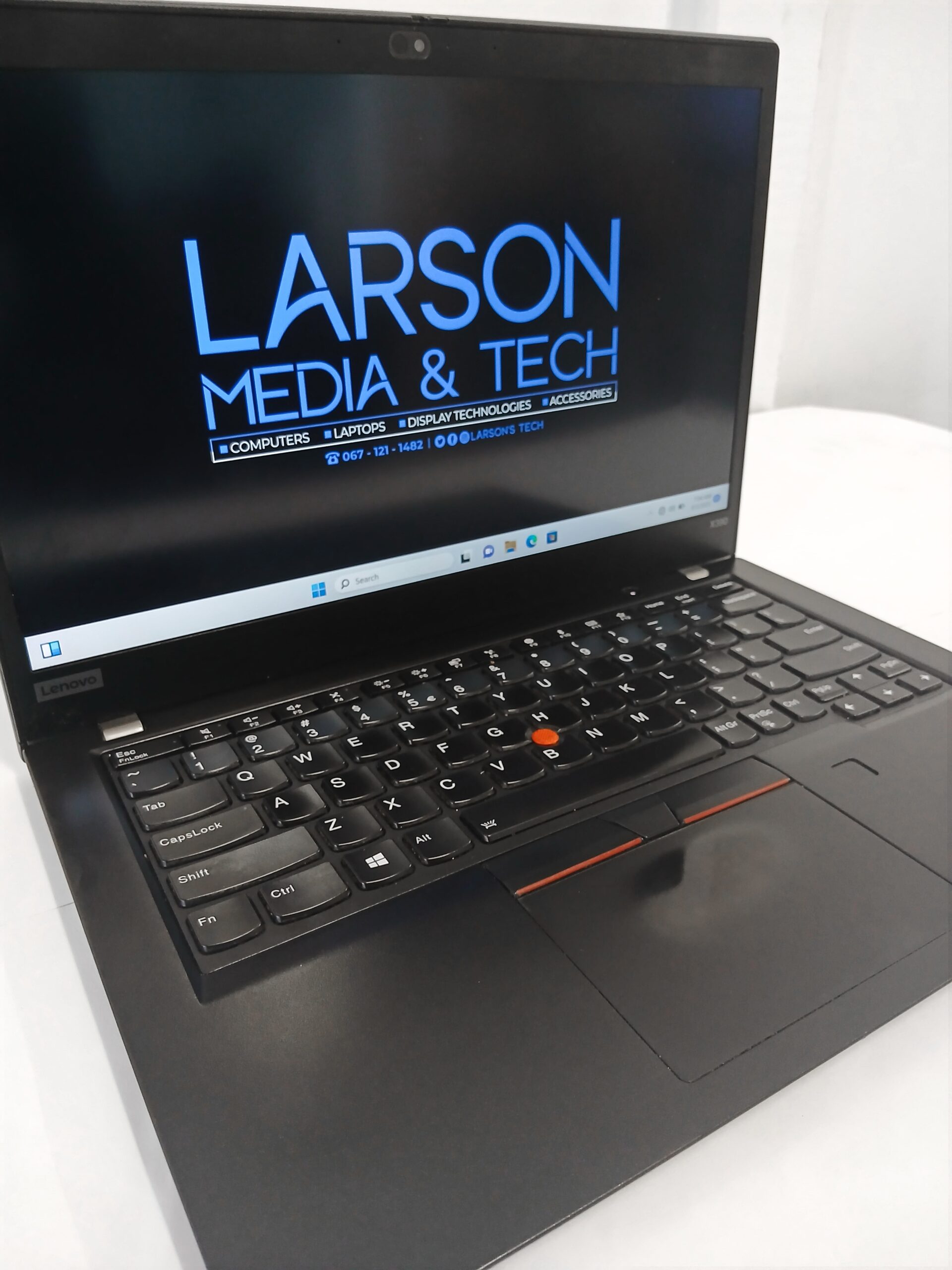 Lenovo ThinkPad X390 i5 8th Gen 8GB RAM 256GB SSD 13.3" Full HD Windows 11 Pro Laptop Refurbished
