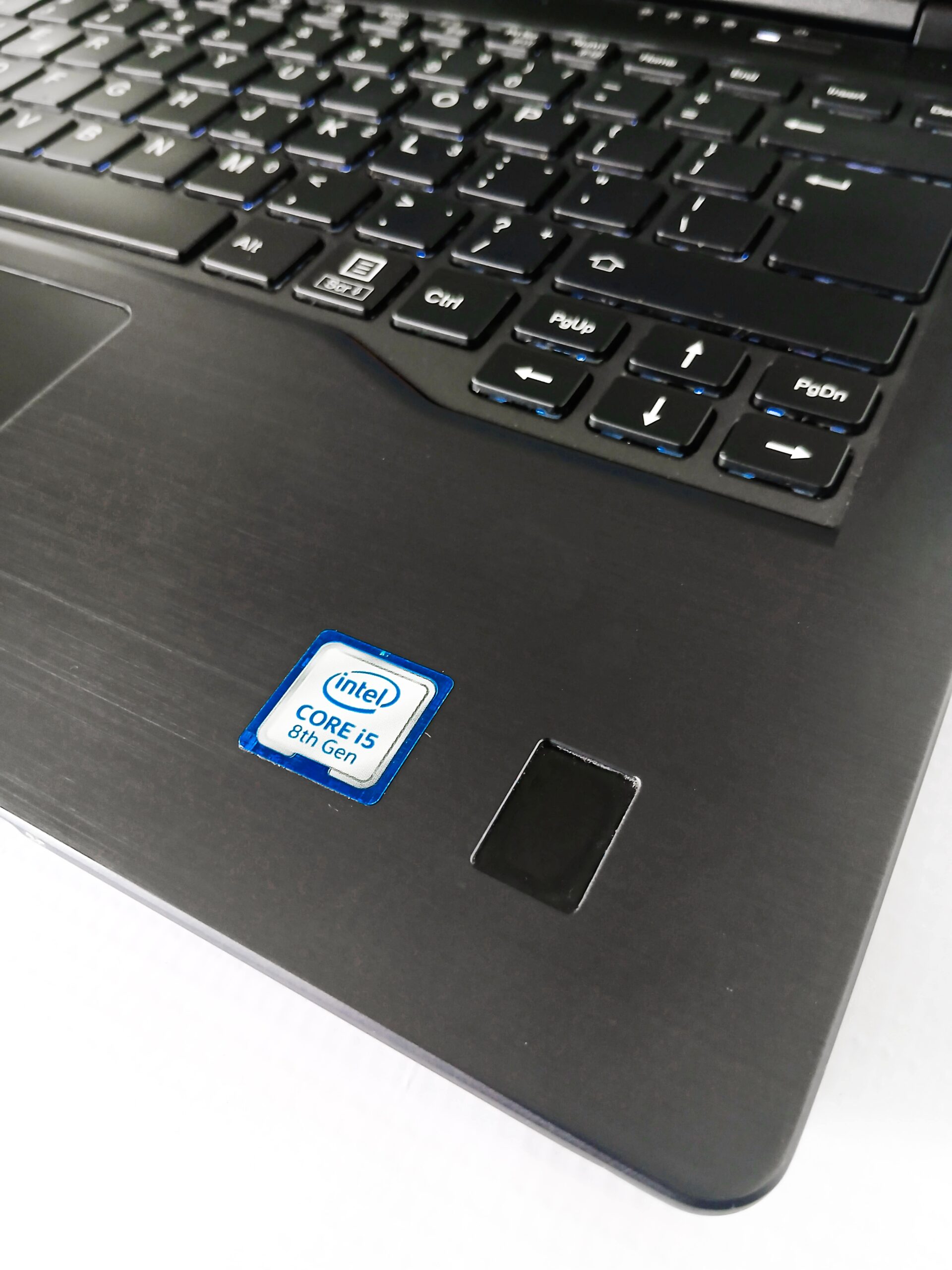 Fujitsu LifeBook U749 14″ Core i5 8th Gen | 8GB RAM | 256GB NVMe | Windows 11 Pro (Refurbished) - Image 3